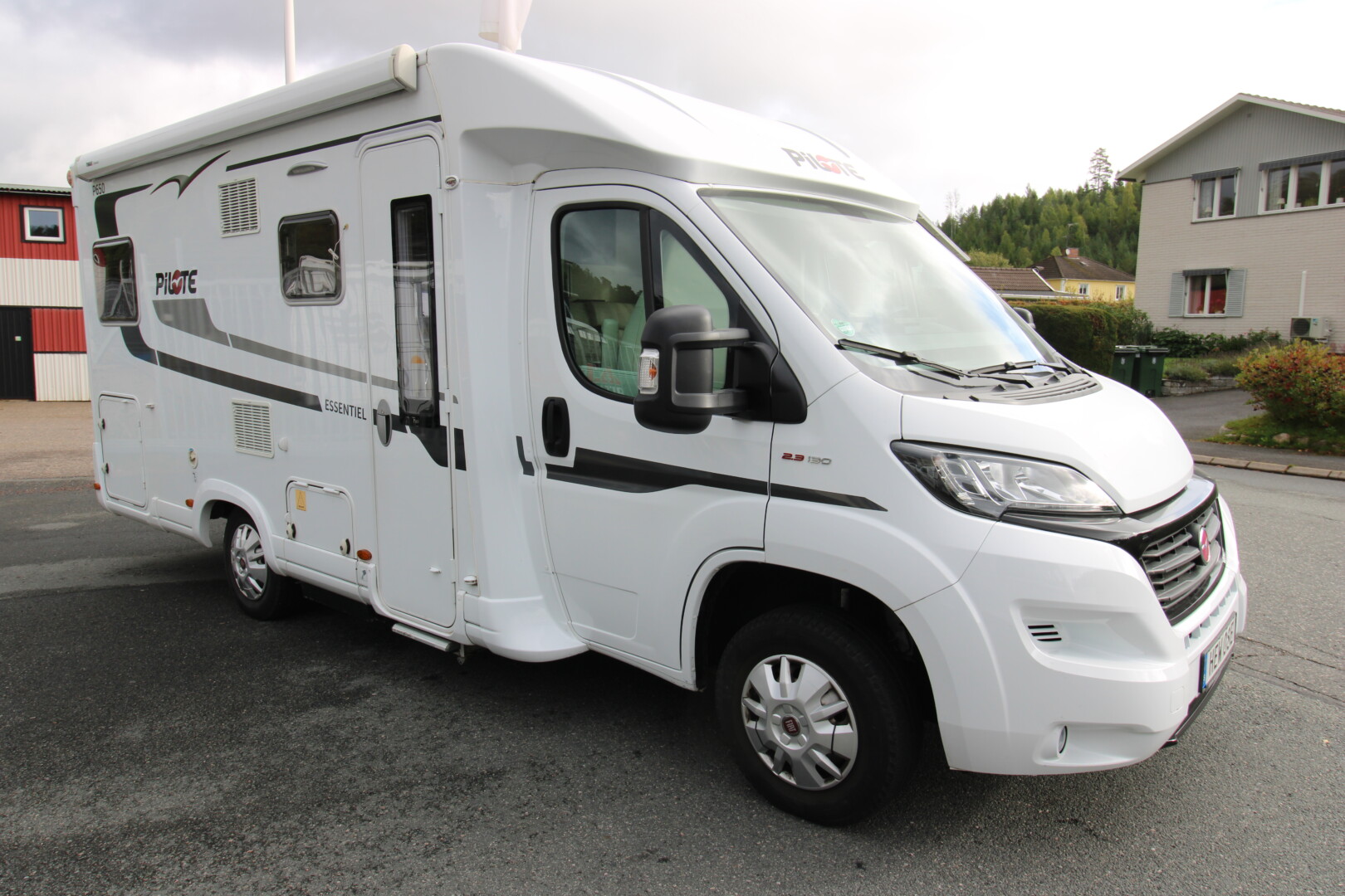 Pilote P 650 Essential Automat 2019 låga bäddar 1 års garanti 2019 bild 1